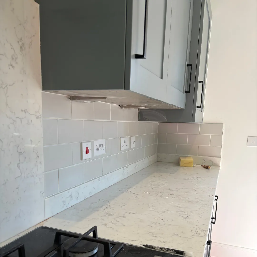 Kitchen splashback tiling along a worktop by LN Ceramics